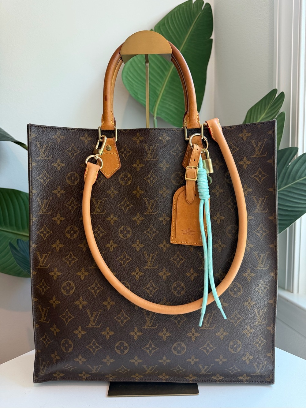 Louis Vuitton ‘Sac Plat’ Monogram Tote’ - Picture 2 of 12